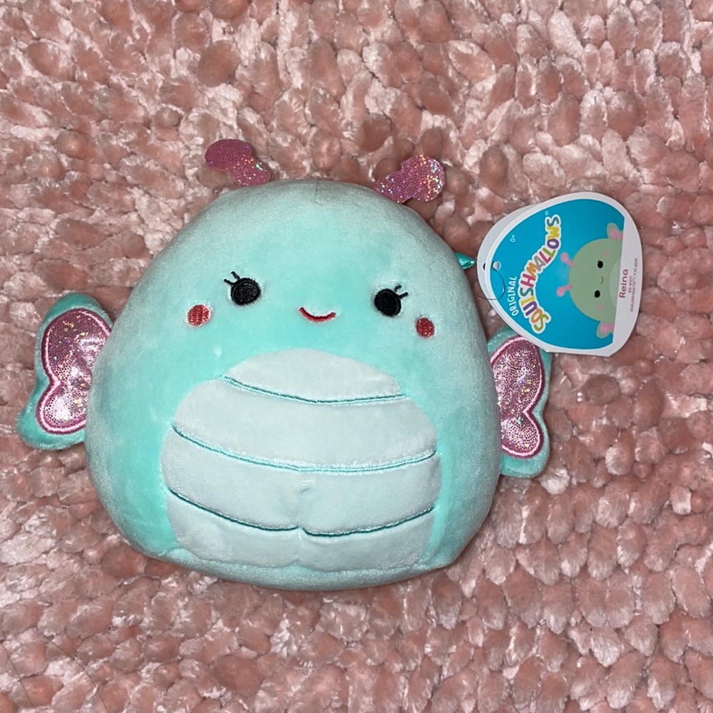 Reina Squishmallow